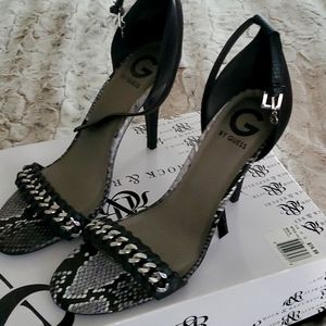 GUESS SZ 8/12 snake print heels